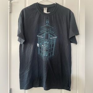 ✨ 3/$25 ✨ Doctor Who Tardis Graphic Tee